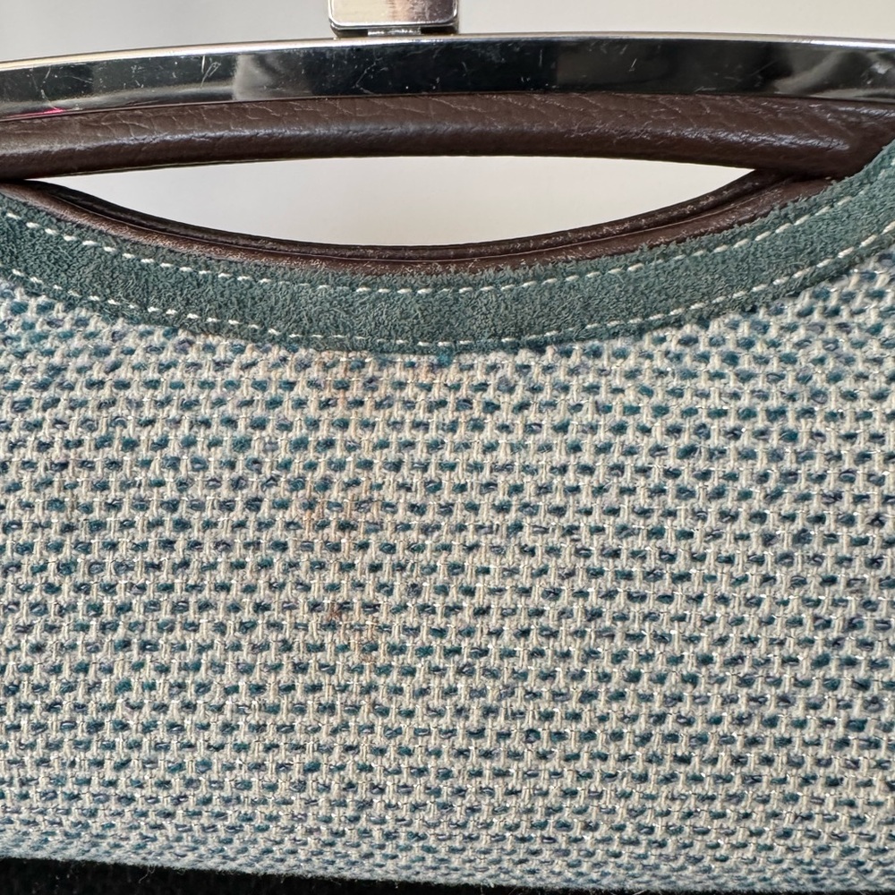 RAFĒ Chic Tweed Clutch with Button Accents - Picture 6 of 13